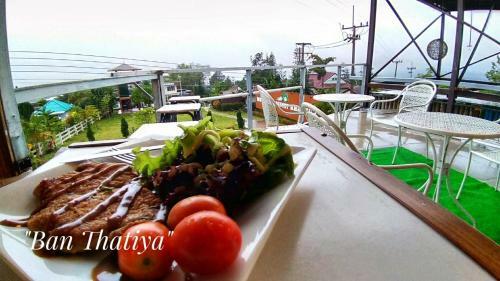 Hotel Baan Thatiya Resort