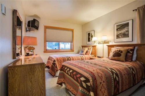 West Condominiums - W3301