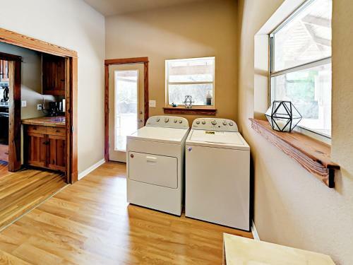 20001 Hamilton Pool Road Home