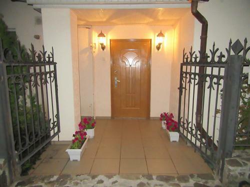 Hostal Crystal Guest House