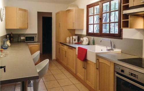 Four-bedroom Holiday Home In Montauroux