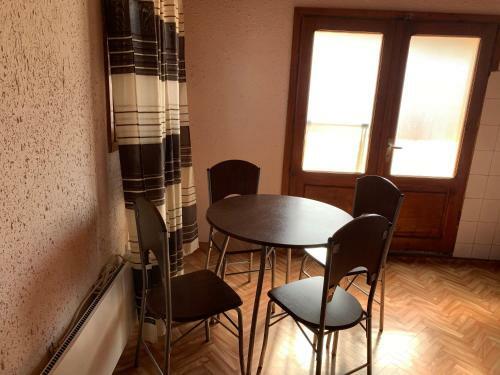 Hostal Guest Rooms Donovi