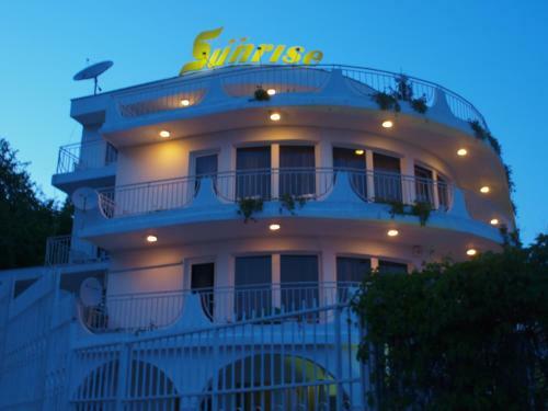 Hostal Sunrise Guest House