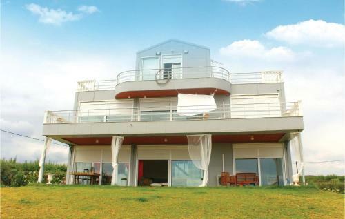 Four-bedroom Holiday Home In Ancient Sikyona