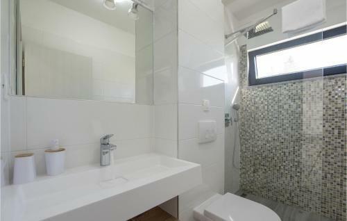 Four-bedroom Holiday Home In Kucine
