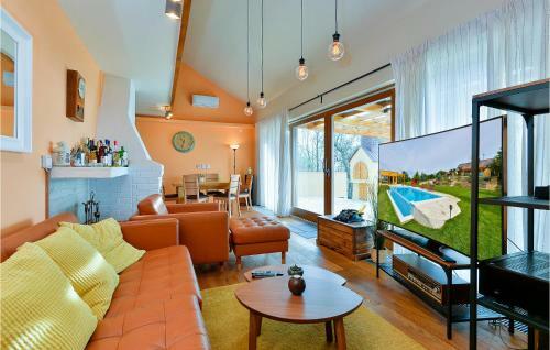 Three-bedroom Holiday Home In Dragoslavec