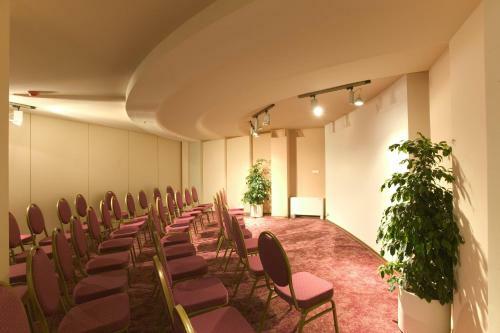 Hotel Garden Of Eden Complex