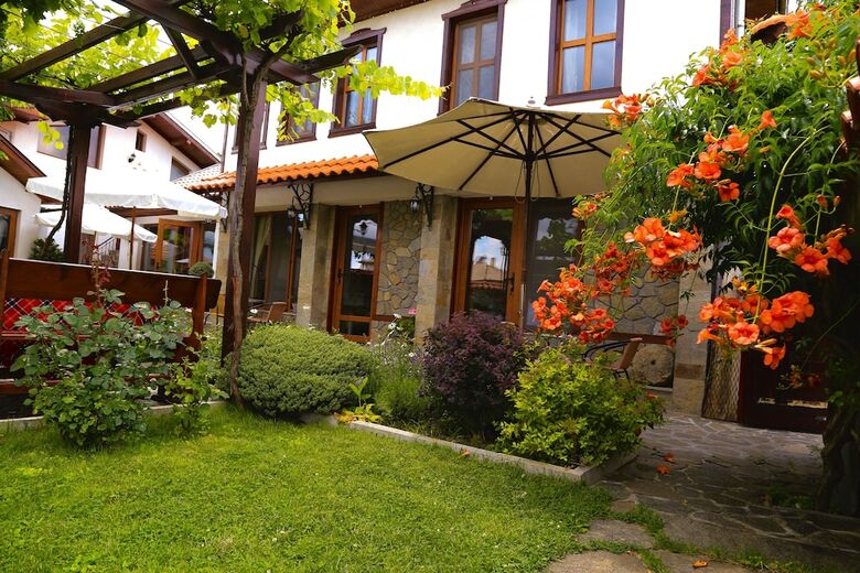 Hostal Iliikova House