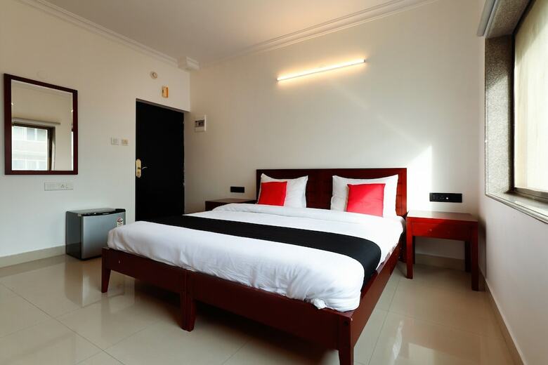 Capital O 62688 Makers Hotel