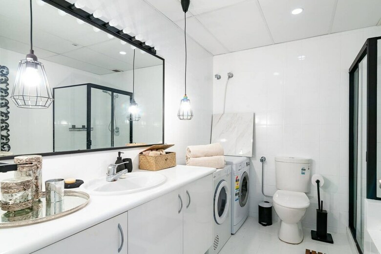 Spacious Woolloomooloo Apartment In Great Location