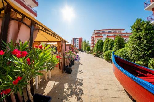 Aparthotel Marina View Fort Beach