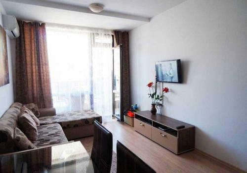 Dom-el Real Apartments In Raduga Complex