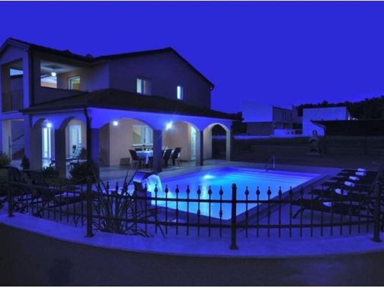 Modern Holiday Home In Novigrad With Swimming Pool