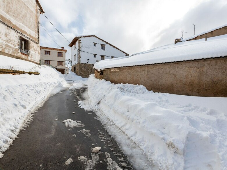 Elegant Apartment In Sierra de G�dar With Fireplace