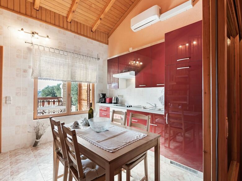Pleasant Holiday Home In Pola?a With Swimming Pool