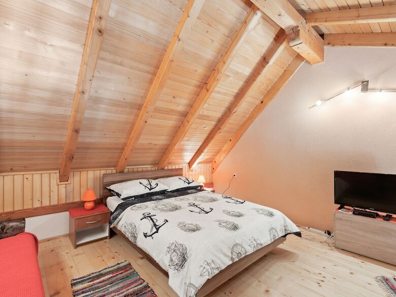 Pleasant Holiday Home In Pola?a With Swimming Pool