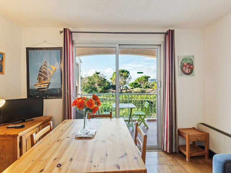 Picturesque Apartment In Saint-raphael With Balcony