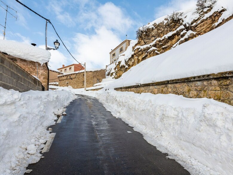 Comfy Apartment In Gudar With Heating
