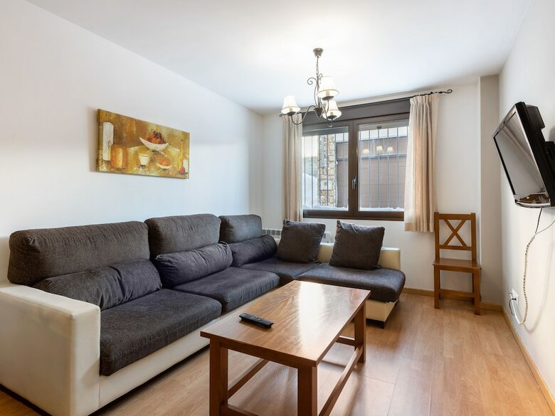 Comfy Apartment In Gudar With Heating