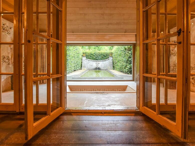 Posh Holiday Home In Alphen With Jacuzzi