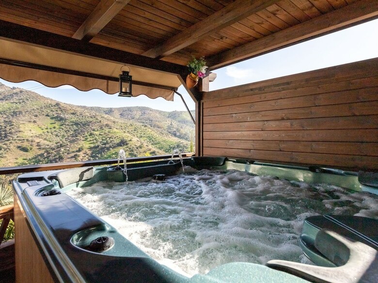 Elegant Apartment In Total�n With Jacuzzi