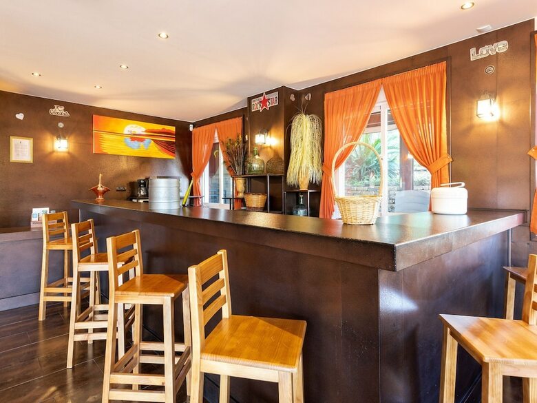 Elegant Apartment In Total�n With Jacuzzi