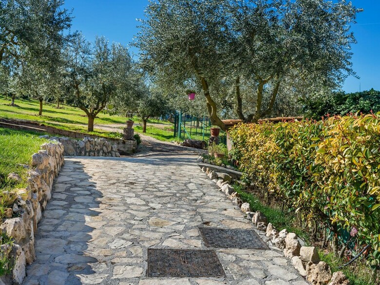 Luxurious Villa In Mentana With Garden