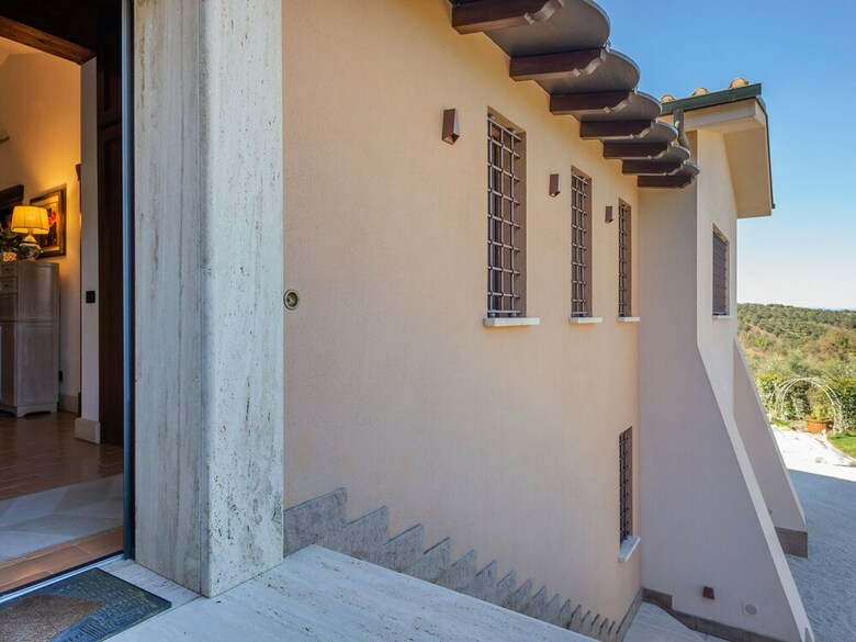 Luxurious Villa In Mentana With Garden