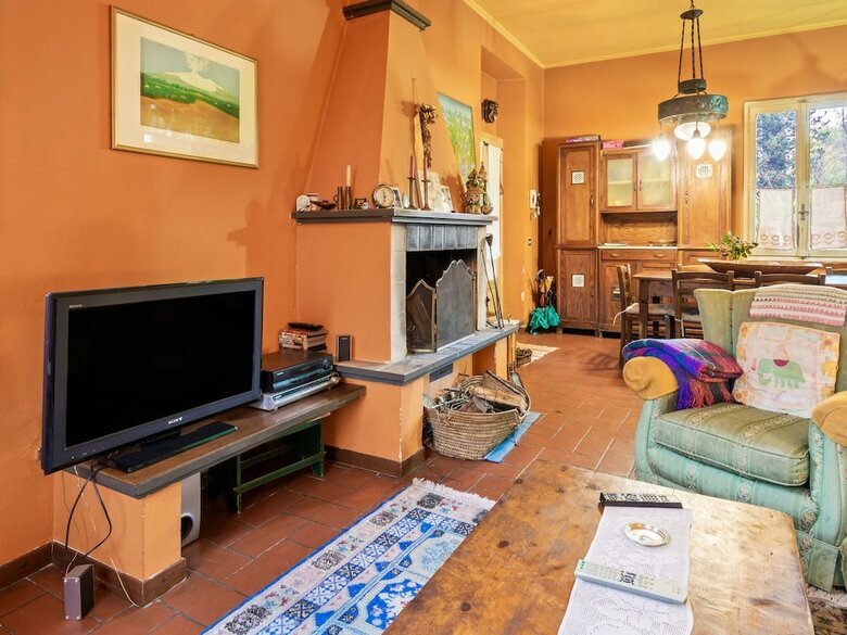Colourful Holiday Home In Castelletto Ticino With Jacuzzi