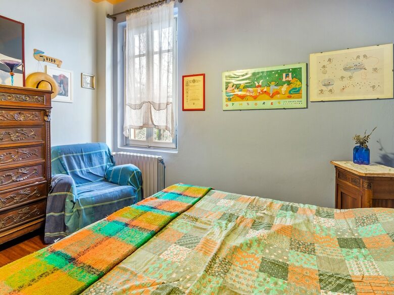 Colourful Holiday Home In Castelletto Ticino With Jacuzzi