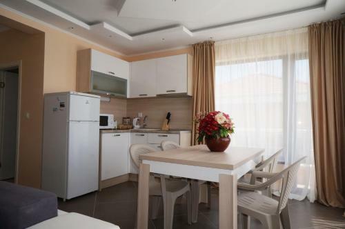 Dom-el Real Apartments In Deja Vu Complex