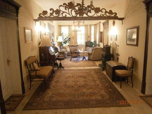 Hostal Retro - 19th Century Guest House
