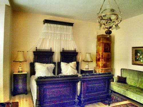 Hostal Retro - 19th Century Guest House