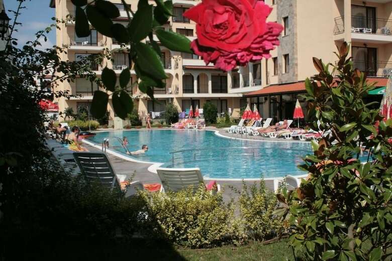 Aparthotel Rose Village