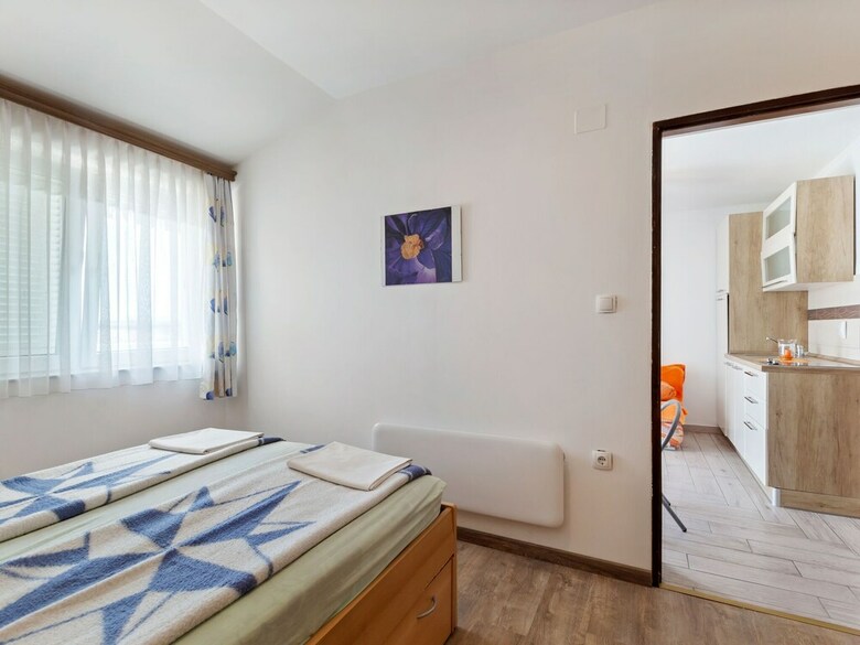 Comfortable Apartment In Jadranovo Near Seabeach