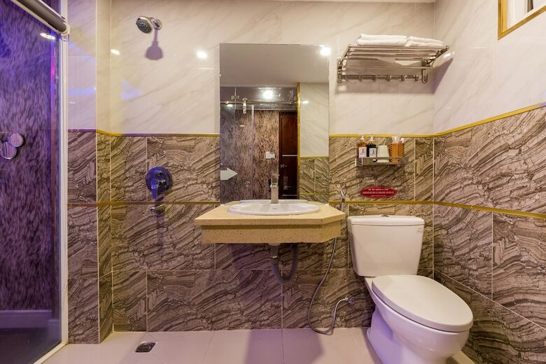 Oyo 1108 Iboss Hotel