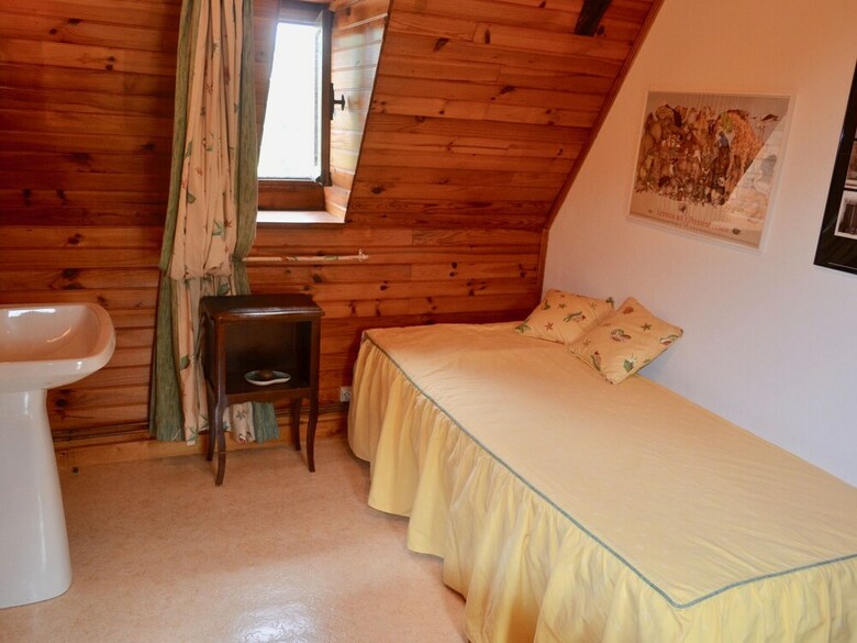 Enticing Holiday Home In Tamni�s With Swimming Pool
