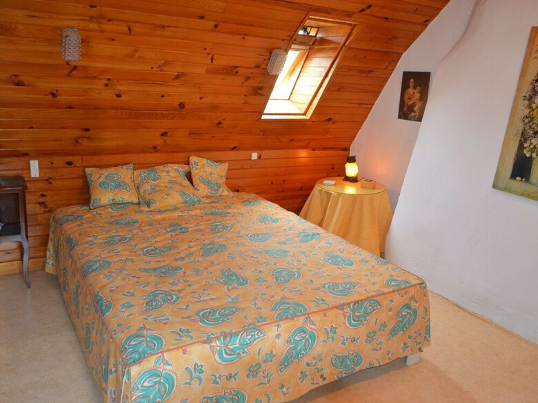 Enticing Holiday Home In Tamni�s With Swimming Pool