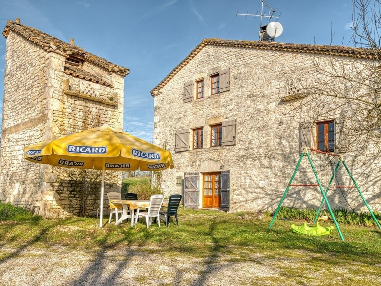 Blissful Holiday Home In Montpezat-de-quercy With Pool