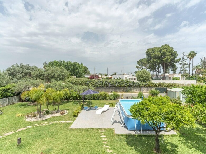 Traditional Holiday Home In Fontane Bianche With Pool
