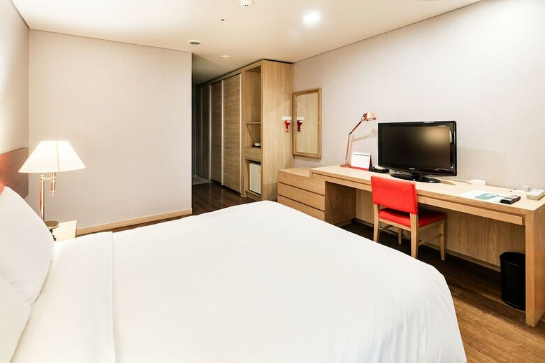 Ramada Hotels & Suites Seoul Namdaemun