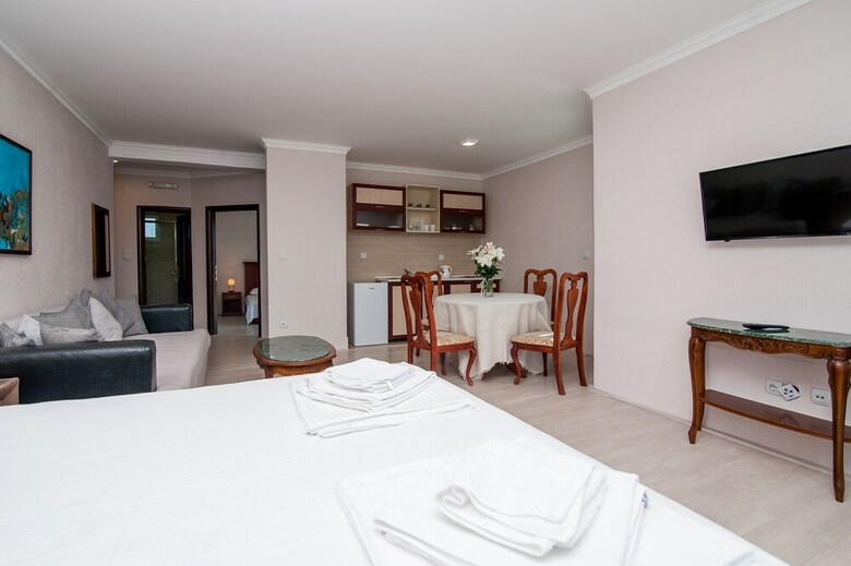 Open Sea Luxury Apartments