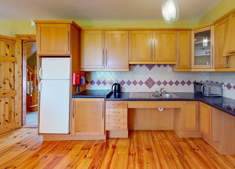 Dingle Courtyard Cottages 2 Bed Sleeps 4