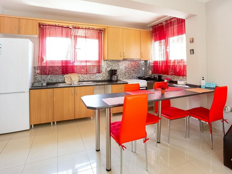 Pleasant Apartment In N. Irakleitsa With Garden