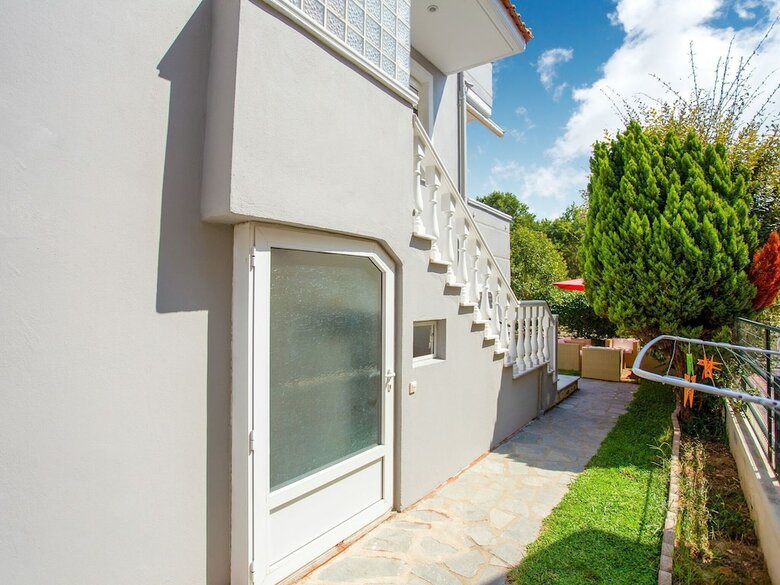 Pleasant Apartment In N. Irakleitsa With Garden