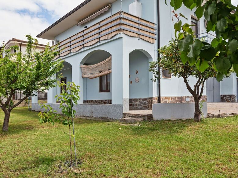 Warm Holiday Home In Falerna Marina With Terrace