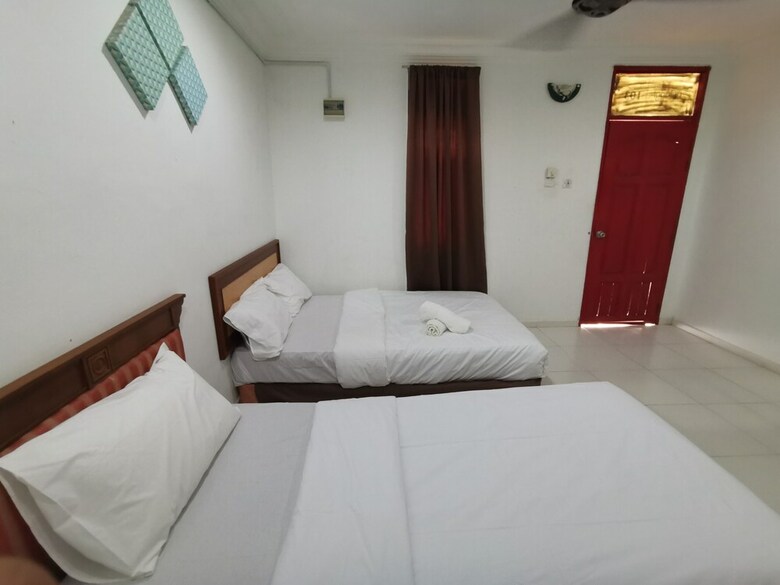 Oyo 90018 River Village Hotel