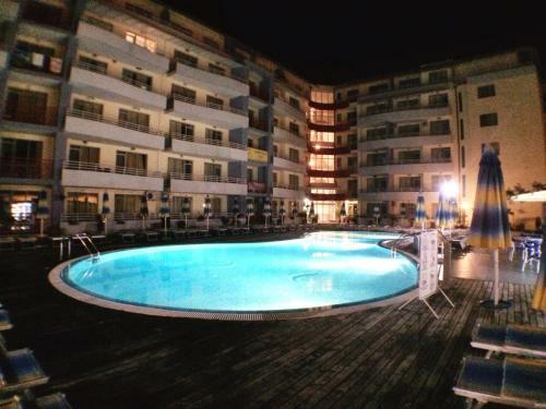 Studios And Apartments In Central Plaza Apartcomplex