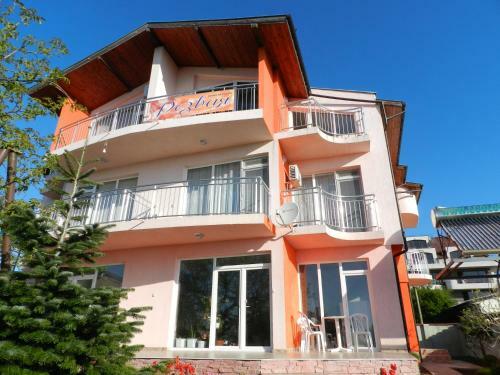 Hostal Guest House Rezvaya