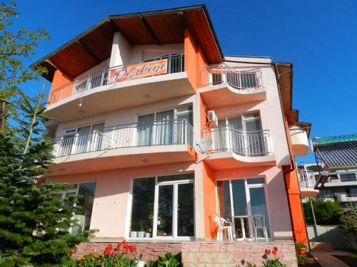 Hostal Guest House Rezvaya